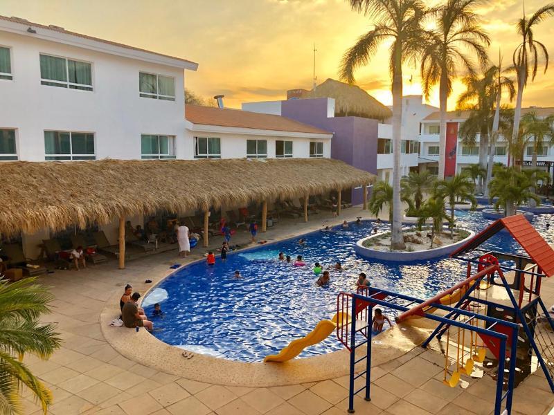 ホテル La Isla Huatulco エクステリア 写真